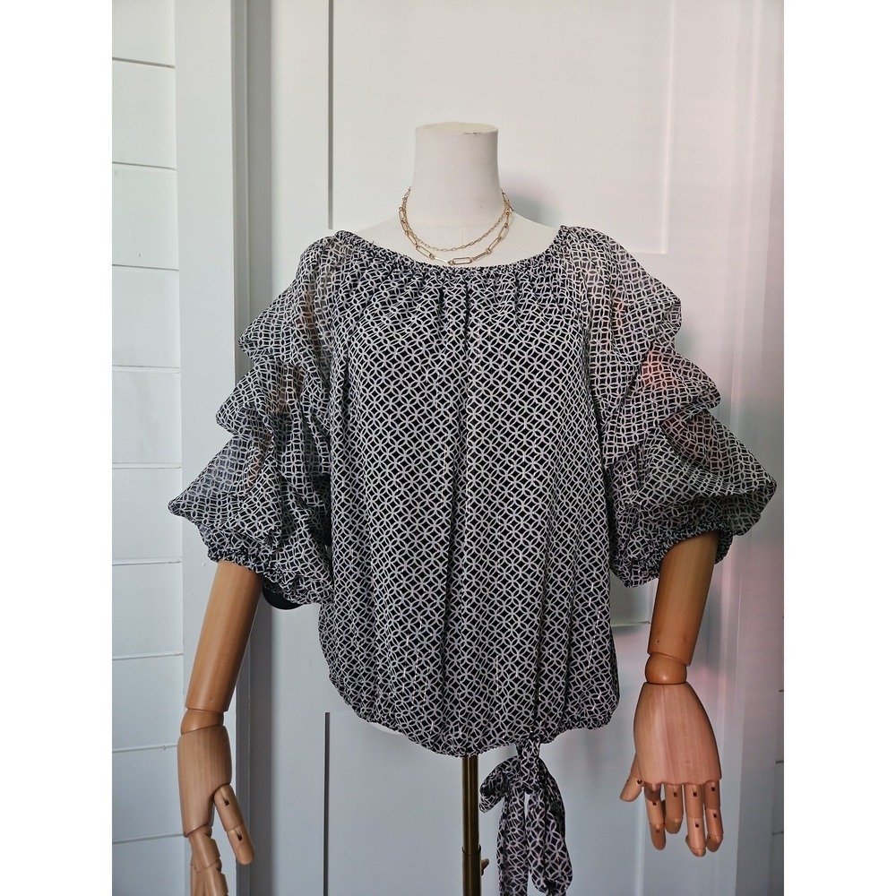 CeCe Geometric Print Blouse L Large Blackâ White Tiered Ruffle Sleeve Tie Hem